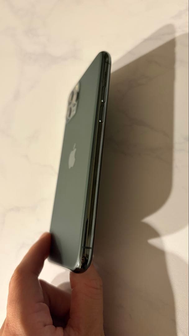 iPhone11Pro ミッドナイトグリーン　ケース付き