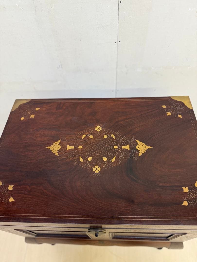 n*&様 【引き取り可】 ローズウッド製の装飾収納箱　ねこあし　猫足