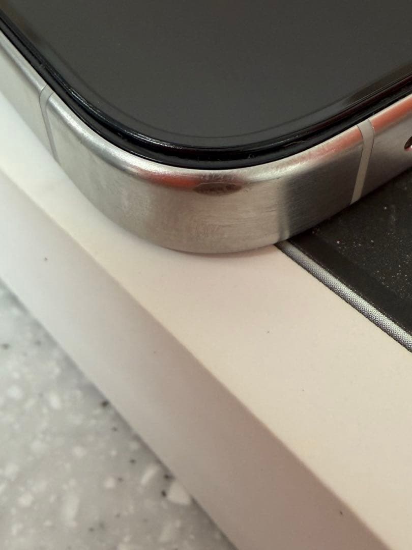 iPhone 15 Pro Max ホワイトチタニウム 256GB