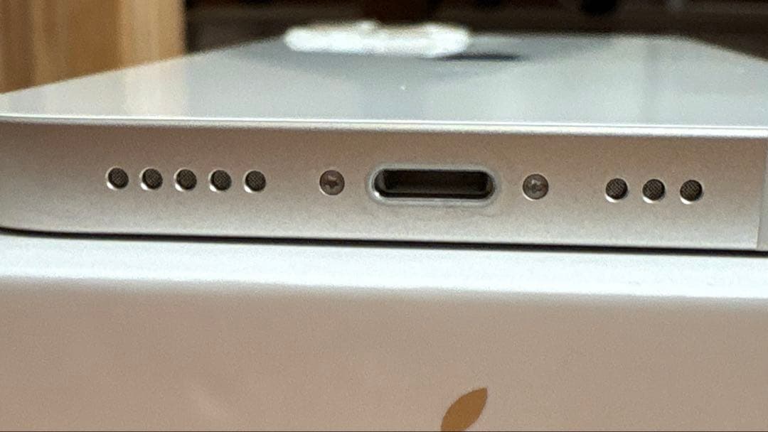 【美品】iPhone13 128GB A2631