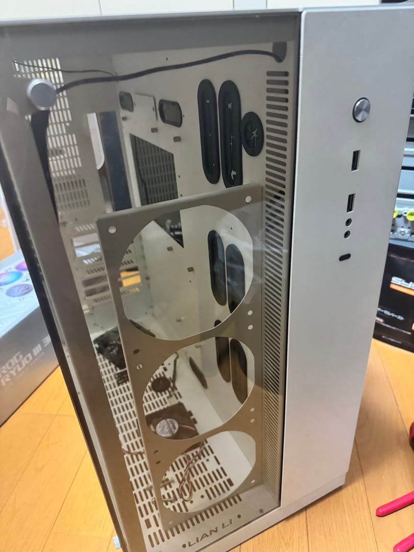 LIAN LI O11 フルタワー PCケース