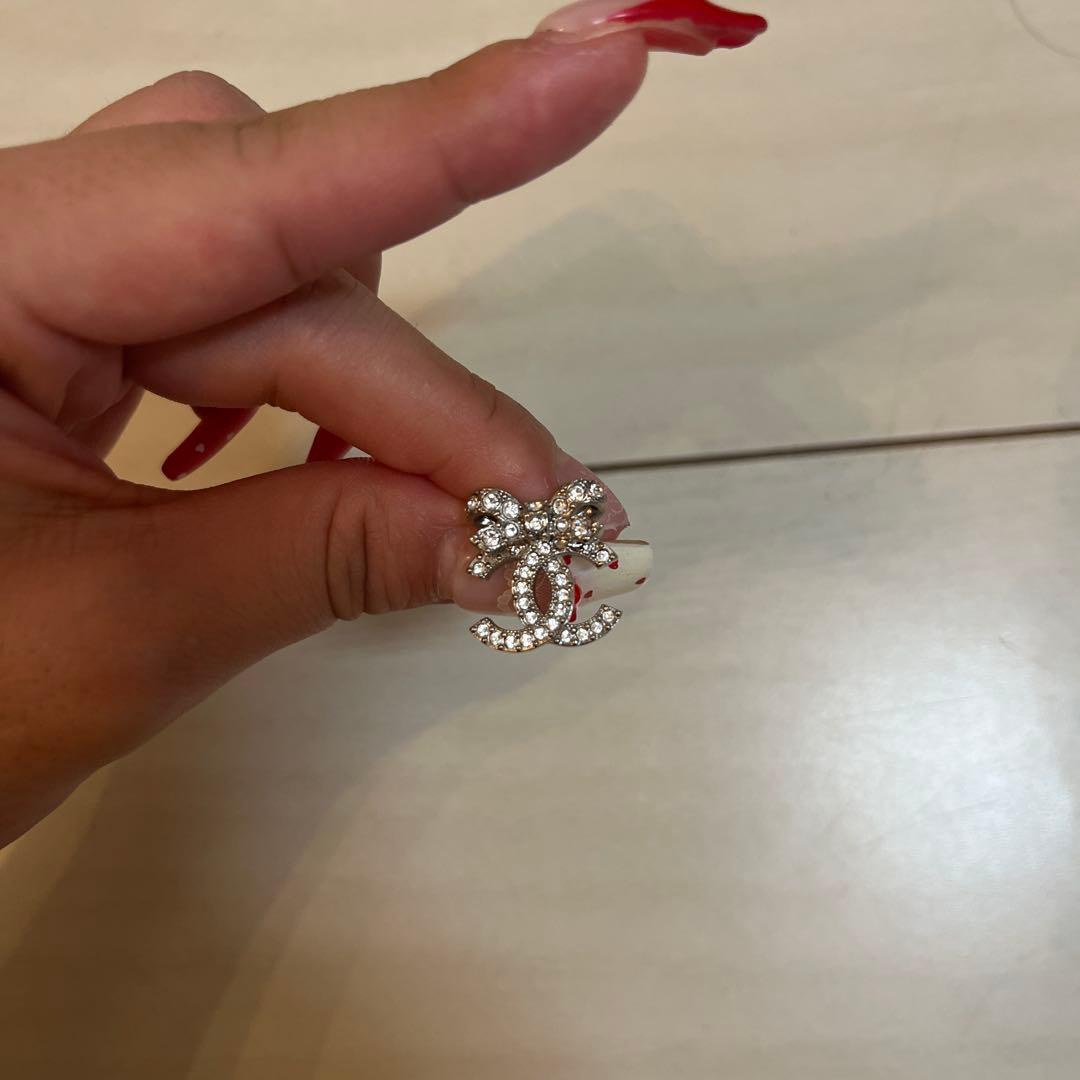 CHANEL クリスタル装飾 ロゴピアス 片耳用