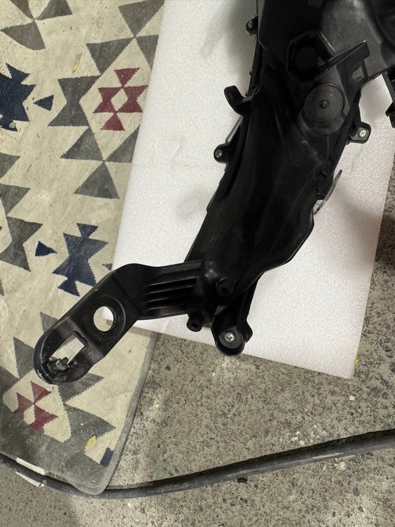 トヨタ　プリウス　PHV 左ヘッドライト 補修用