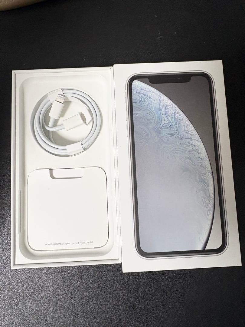 iPhone XR 64GB ホワイト 美品 SIMロック解除済み