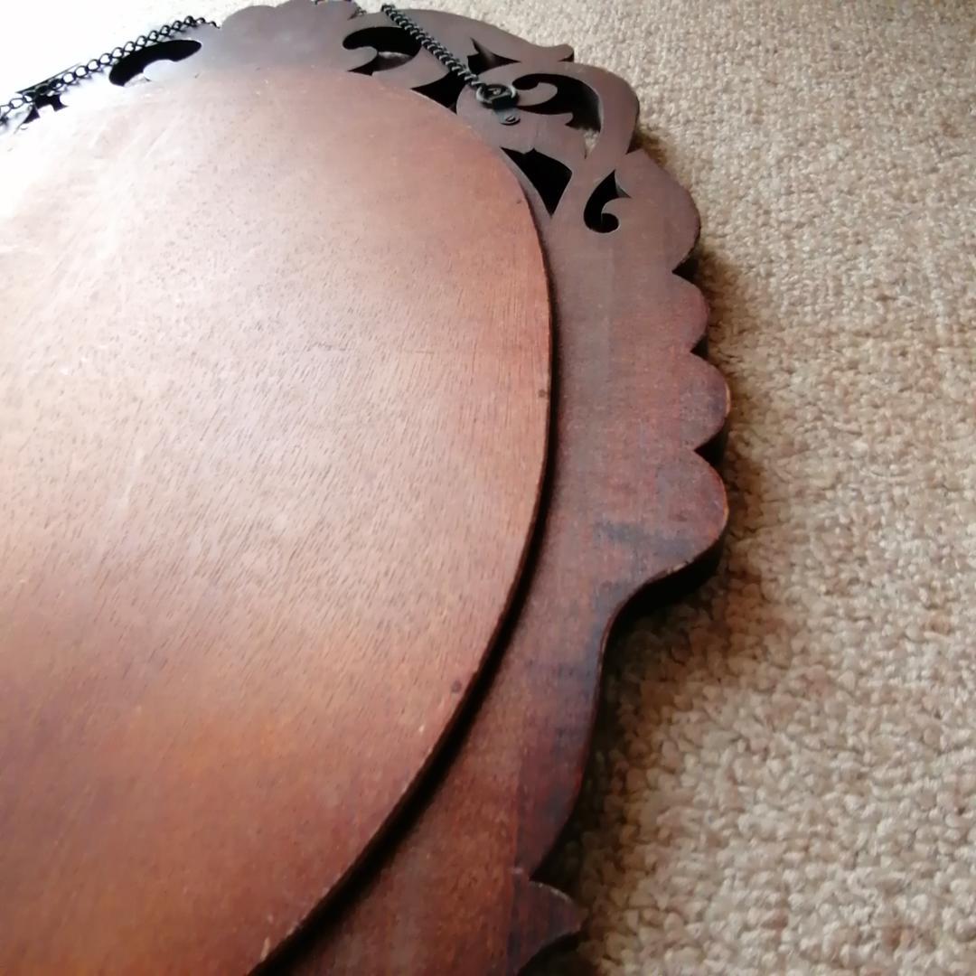 壁掛けミラー　面取り加工　木製枠　浮き彫り　アンティーク彫刻　アラベスク　楕円