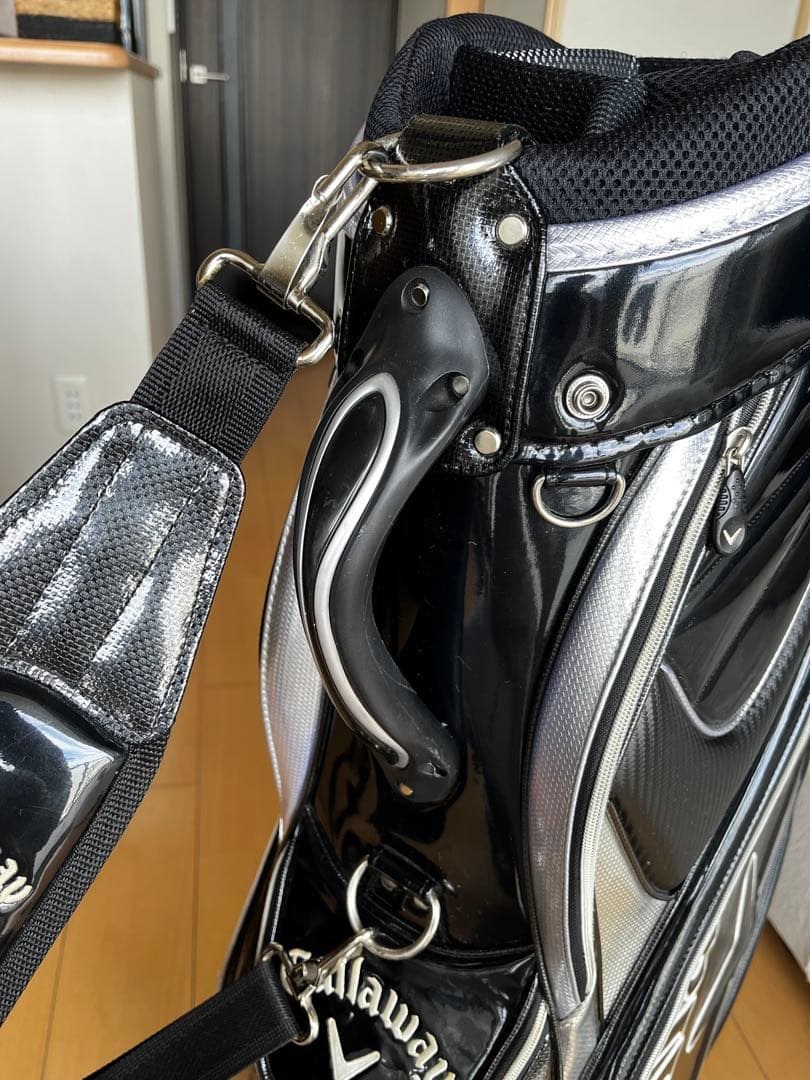 美品キャロウェイ　ド迫力大きめキャディバッグ　エナメル　9型　ブラック×シルバー