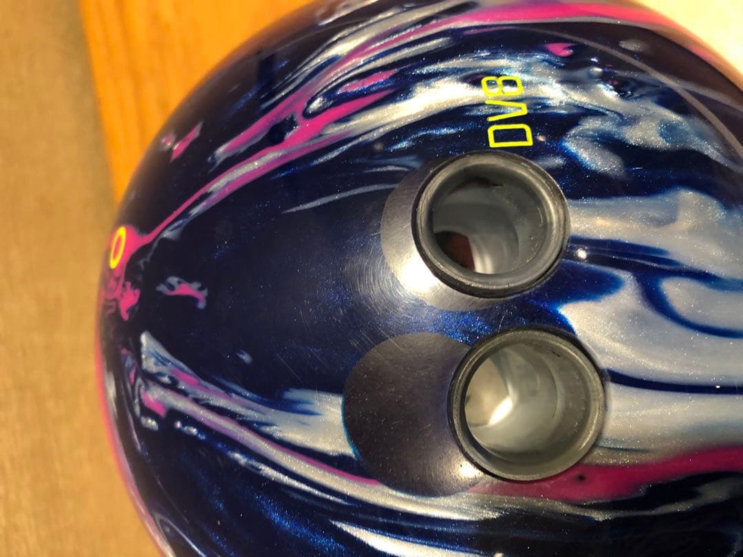 DV8 VIOLENT COLLISION ボウリングボール