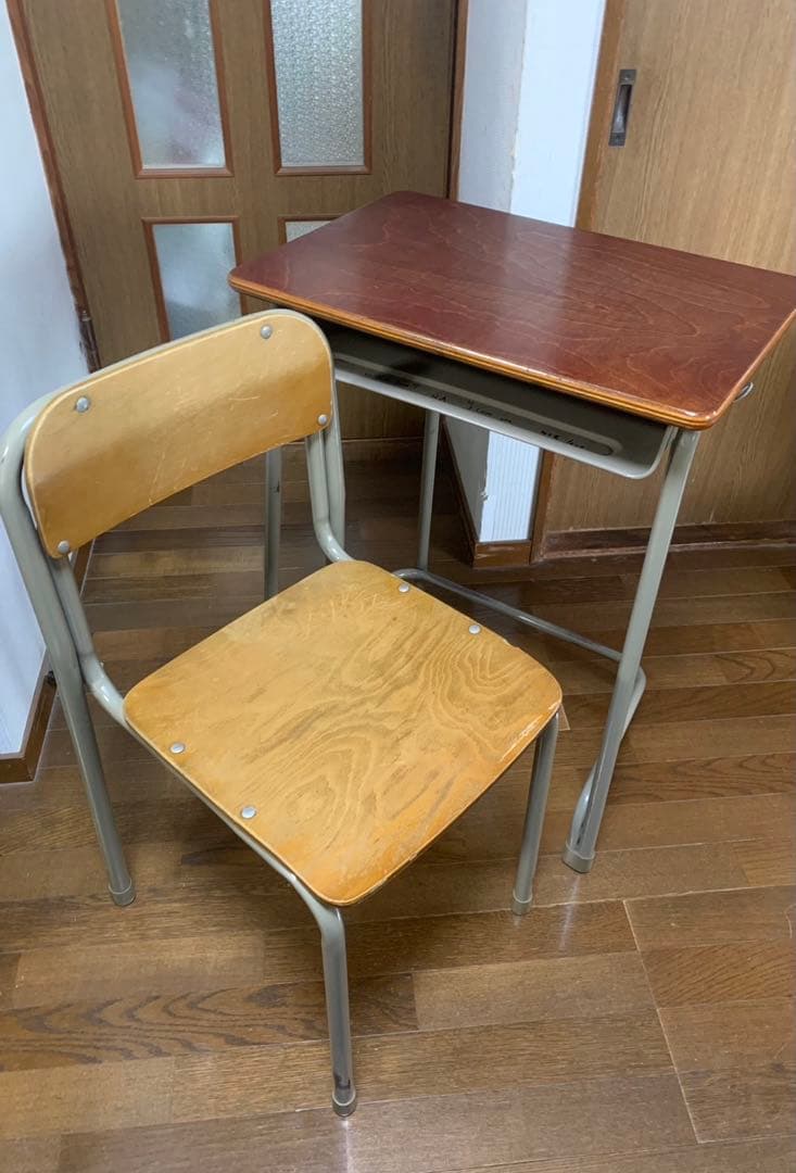 昭和レトロ　学校机とイスセット①