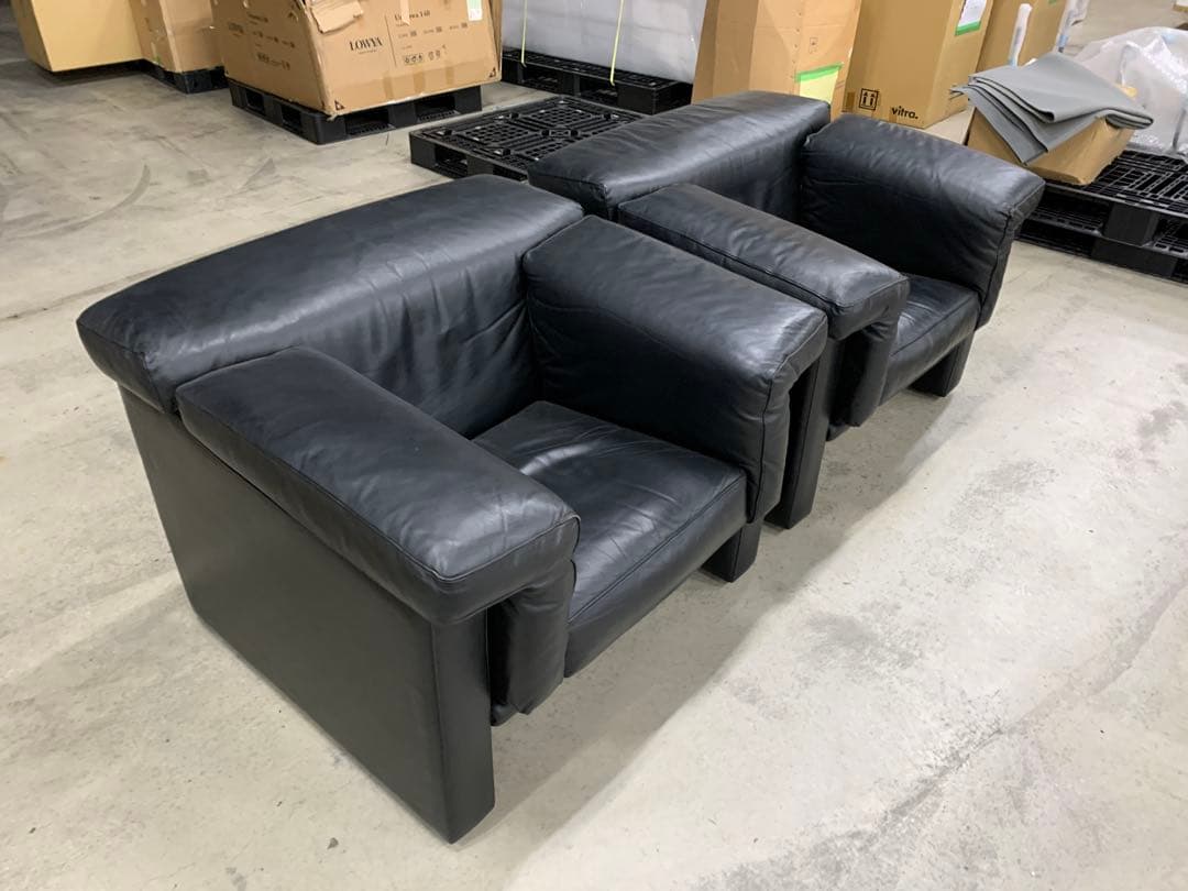 Moroso 黒のレザー1人掛けソファ　アントニオチッテリオ