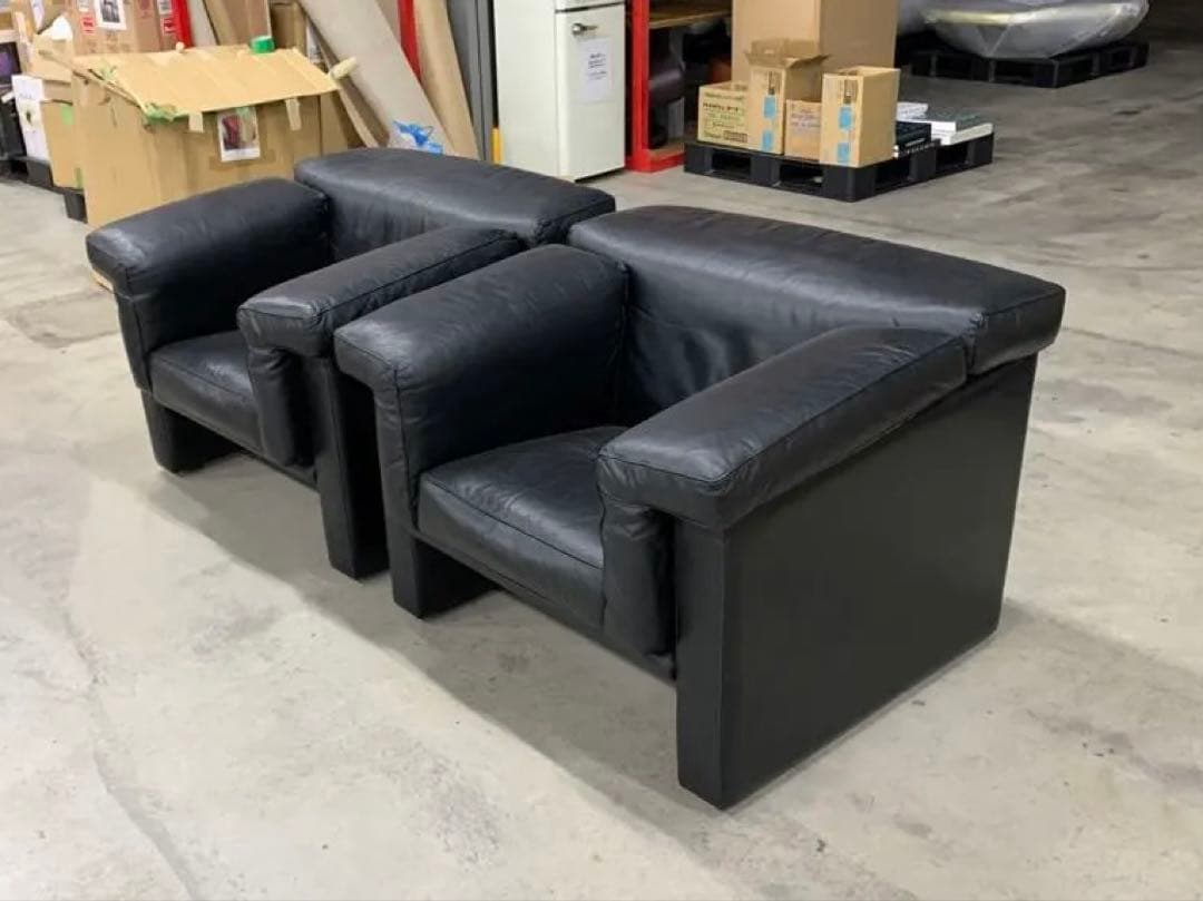 Moroso 黒のレザー1人掛けソファ　アントニオチッテリオ