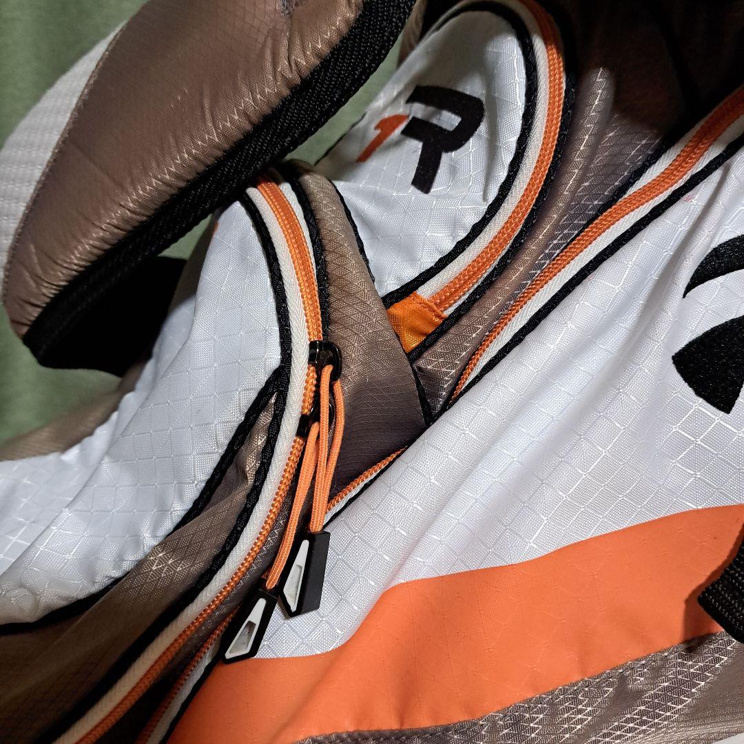 TaylorMade スタンド付きゴルフバッグ.フード付き.9.5インチ。