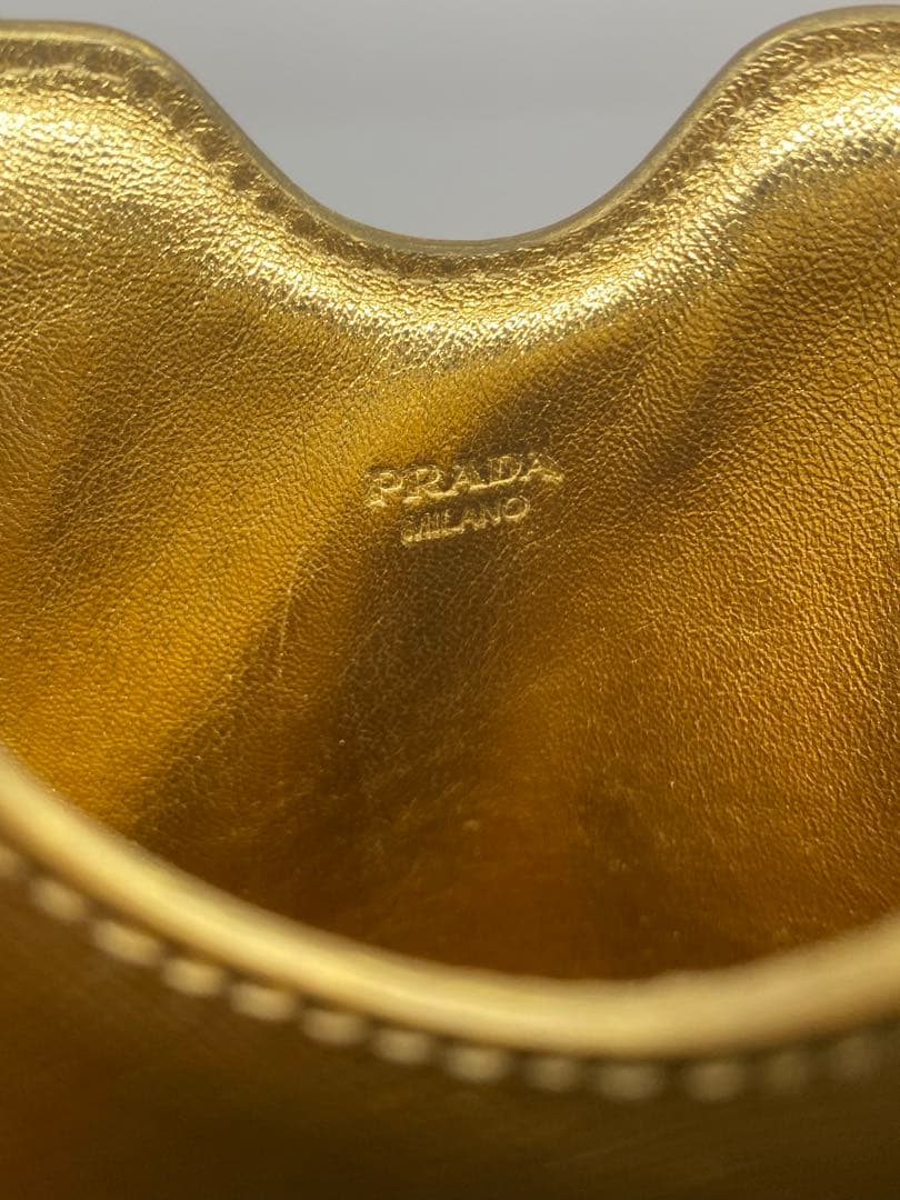 Prada プラダ　iPad ケース