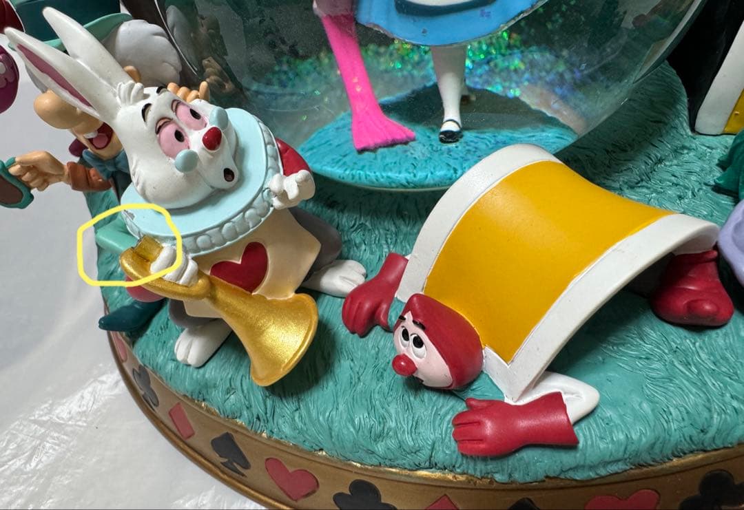 ディズニーストア 不思議の国のアリス オルゴール付きスノーグローブ