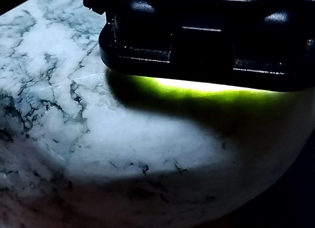 ★翡翠原石★糸魚川転石硬玉【姫川・川ズレ磨き石555ｇ】