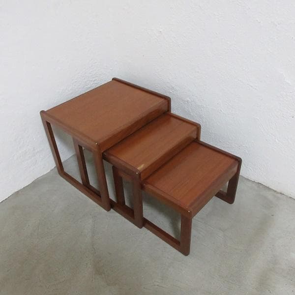 イギリス ビンテージ 家具 ネストテーブル 入れ子式 3台組 英国 6136e