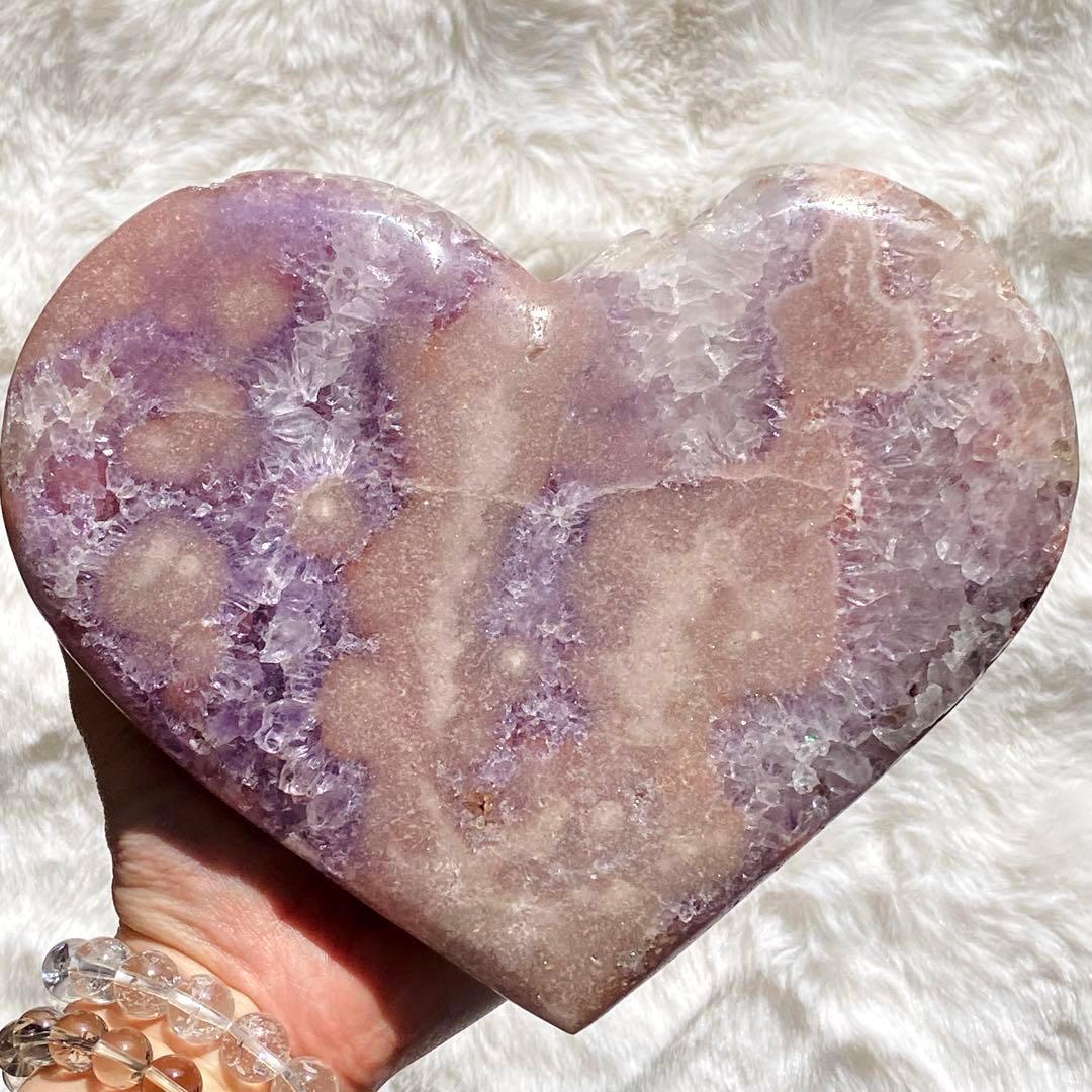 【 キュート ピンクアメジスト 原石 特大 ハート 1.54kg（台座付き）】