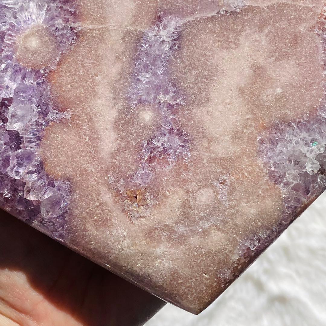 【 キュート ピンクアメジスト 原石 特大 ハート 1.54kg（台座付き）】