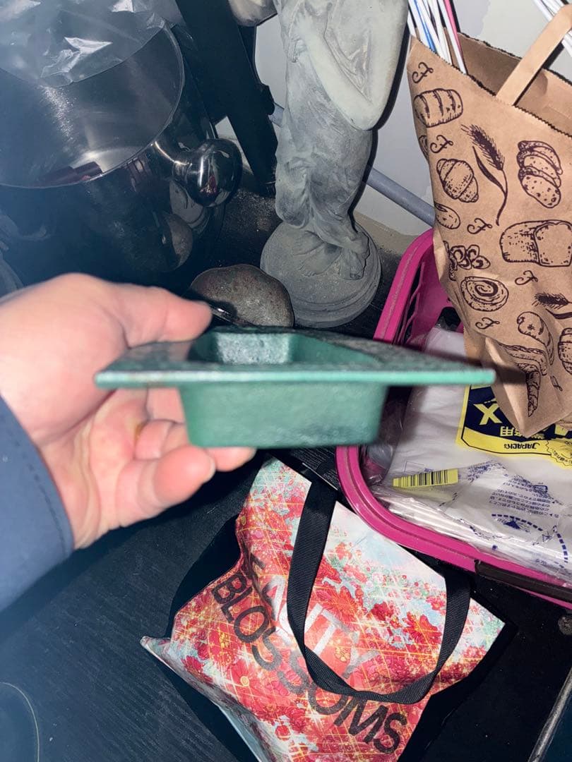 【希少✨】緑色の金属製皿 彫刻模様付き