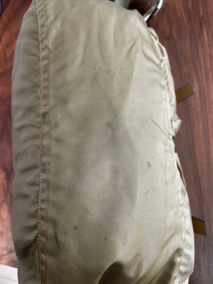 プラダ　ナイロン ベージュ ボディバッグ