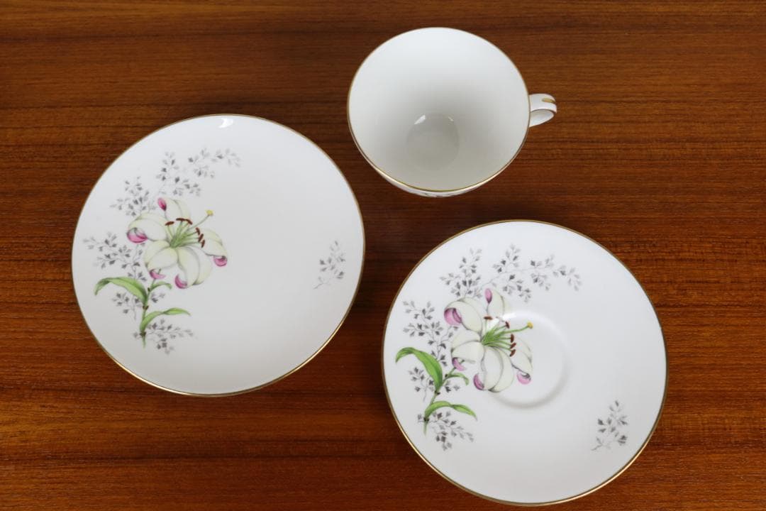 お値下げ　タスカン　ティーカップ　ケーキ皿　プレート　ユリ　ヴィンテージ　英国