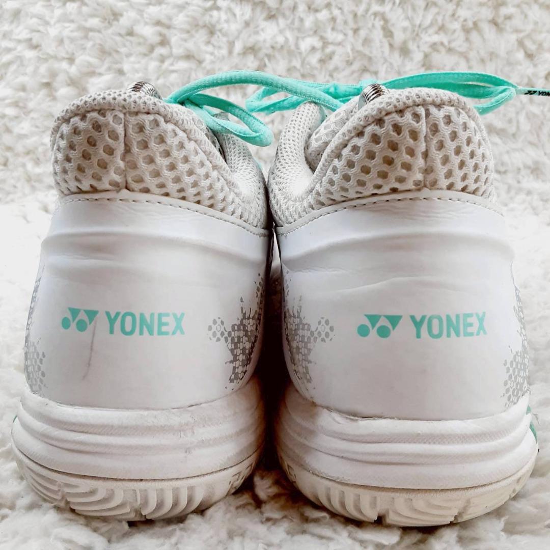 美品 24㎝◎YONEX ヨネックス バトミントンシューズ ホワイト 白