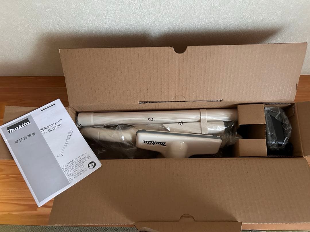 【新品】Makita 充電式クリーナー CL070DSH バッテリ・充電器付き