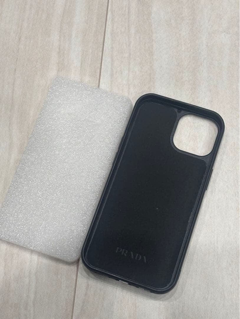 PRADA ストーン装飾 iPhone15ケース