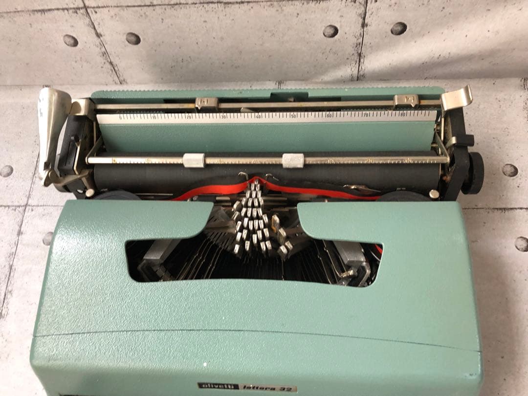 Olivetti タイプライター　lettera 32 ジャンク品(L129)