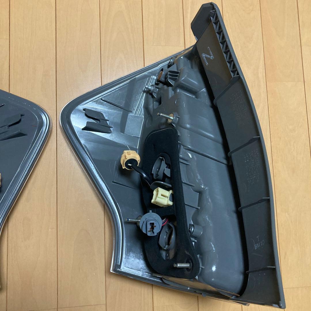 売り切り価格！平成24年式　プリウス　アルファ テールライト 左右セット