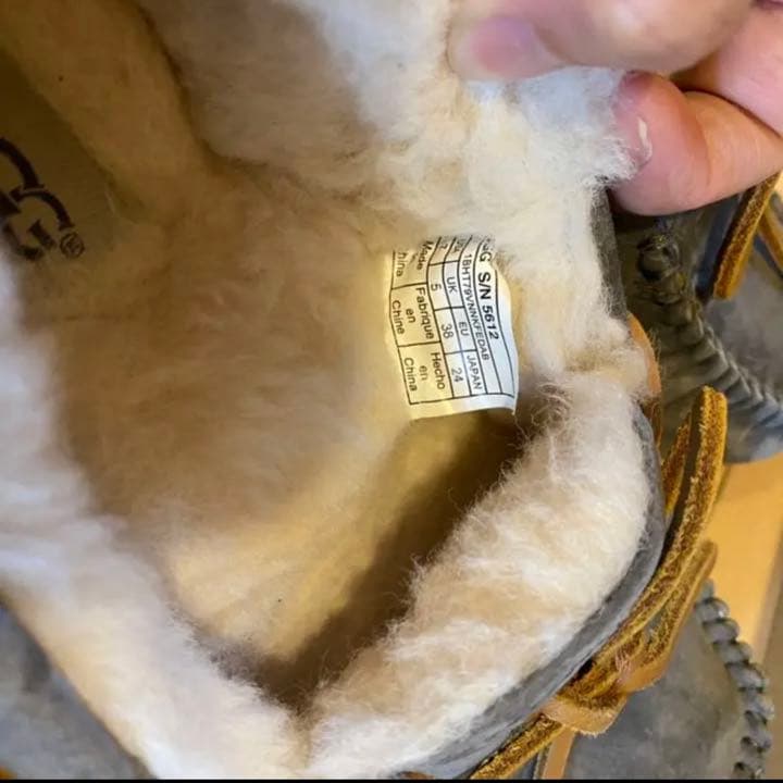 UGG モカシン　DAKOTA 24センチ