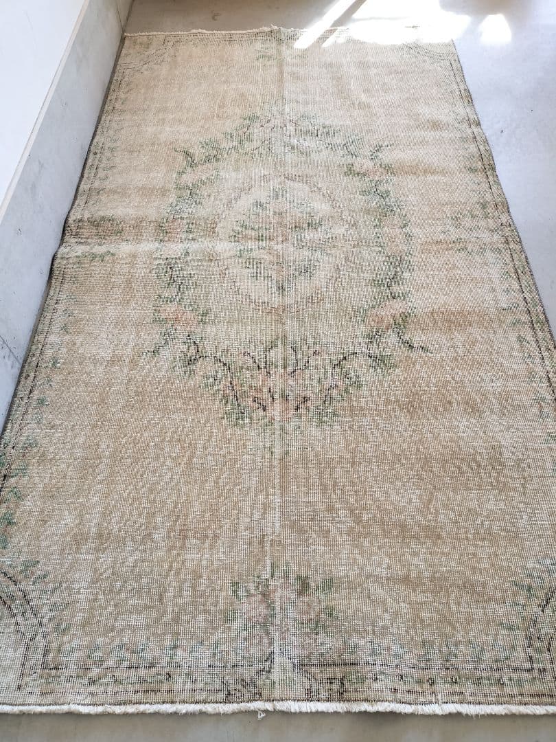 大判/ベージュベース淡いくすみピンクのローズガーデンラグ　No.739