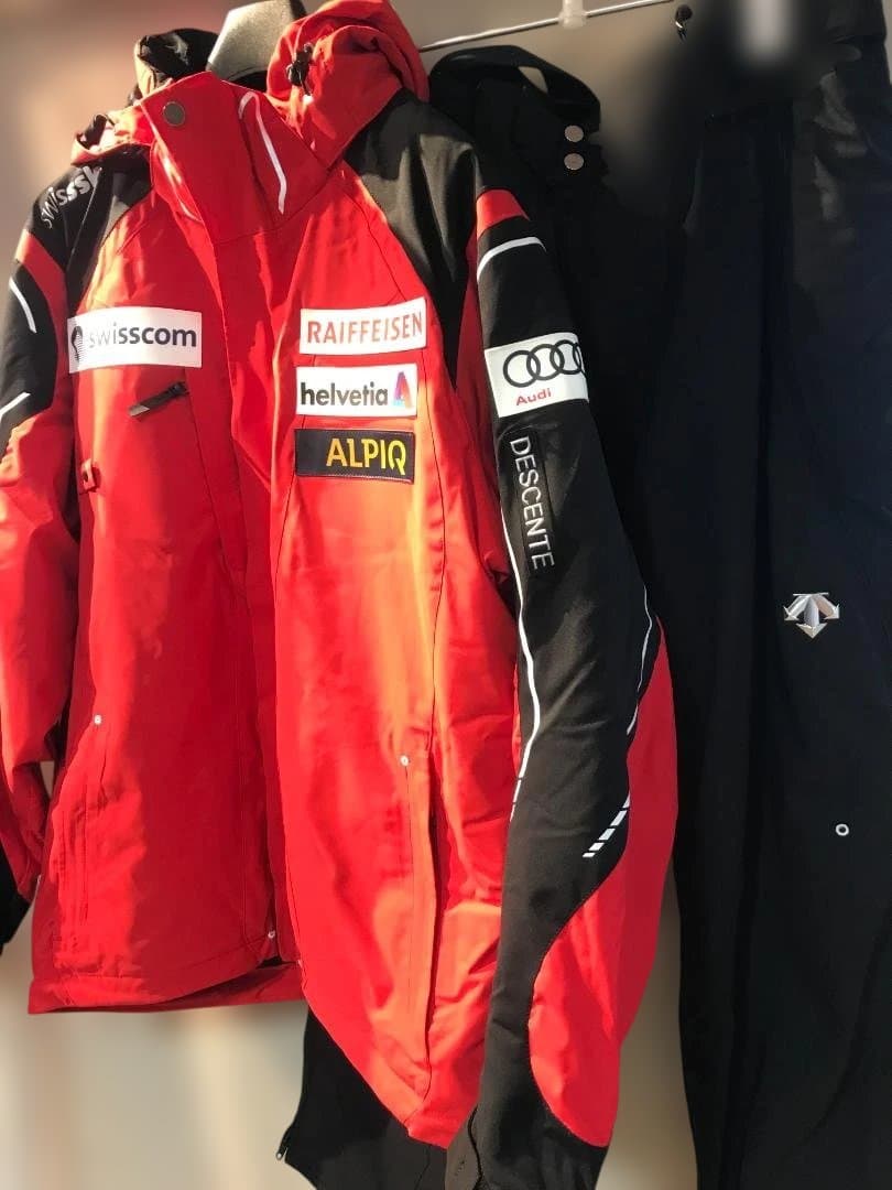 DESCENTE SWISS SKI TEAMモデル中綿入ストレッチスキーウェア