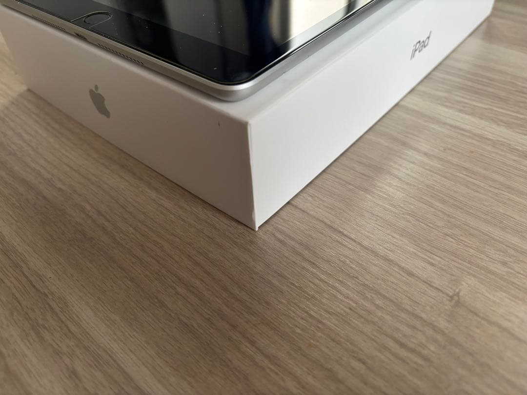 iPad 第9世代 64GB SIMフリー　ほぼ未使用に近い　3点セット