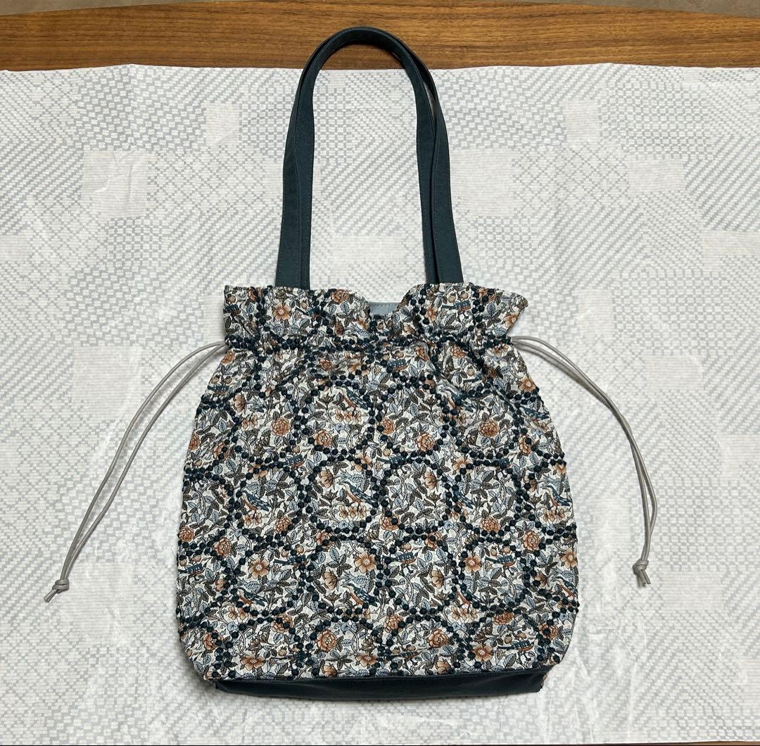 やっちゃん 様 strawberryThief