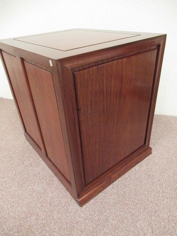 木製キャビネット 幅約42cm x 奥行約53cm x 高約52cm