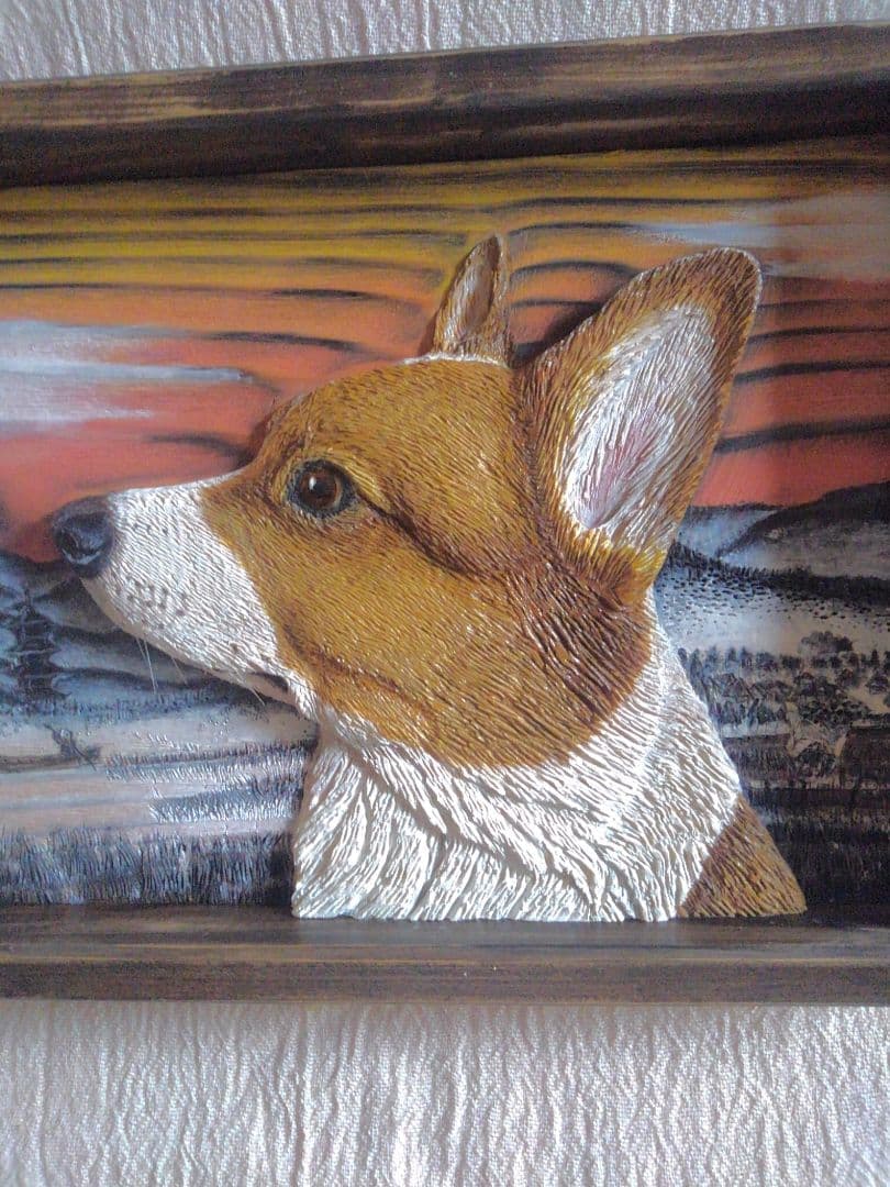 木彫りの日本画風コーギーの壁掛け