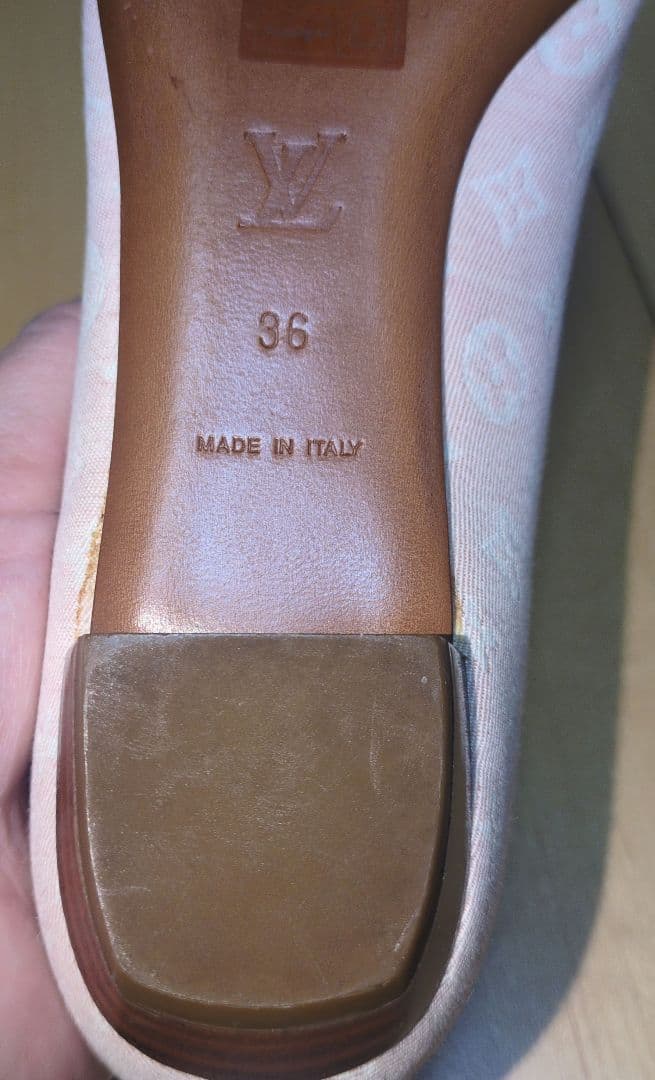 1月24日で一旦停止します。【中古】Louis Vuitton フラットシューズ