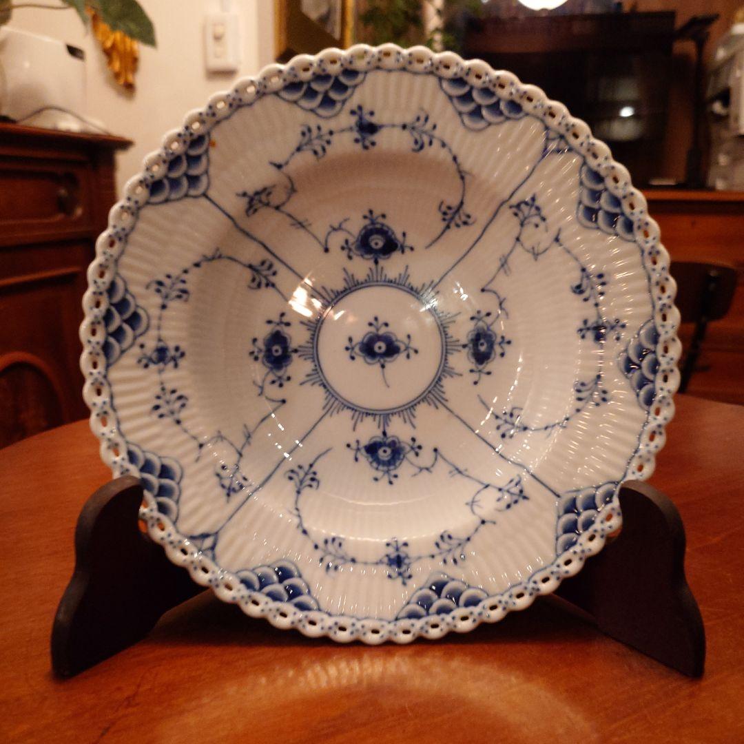 青い花模様の陶磁器深皿2枚セット