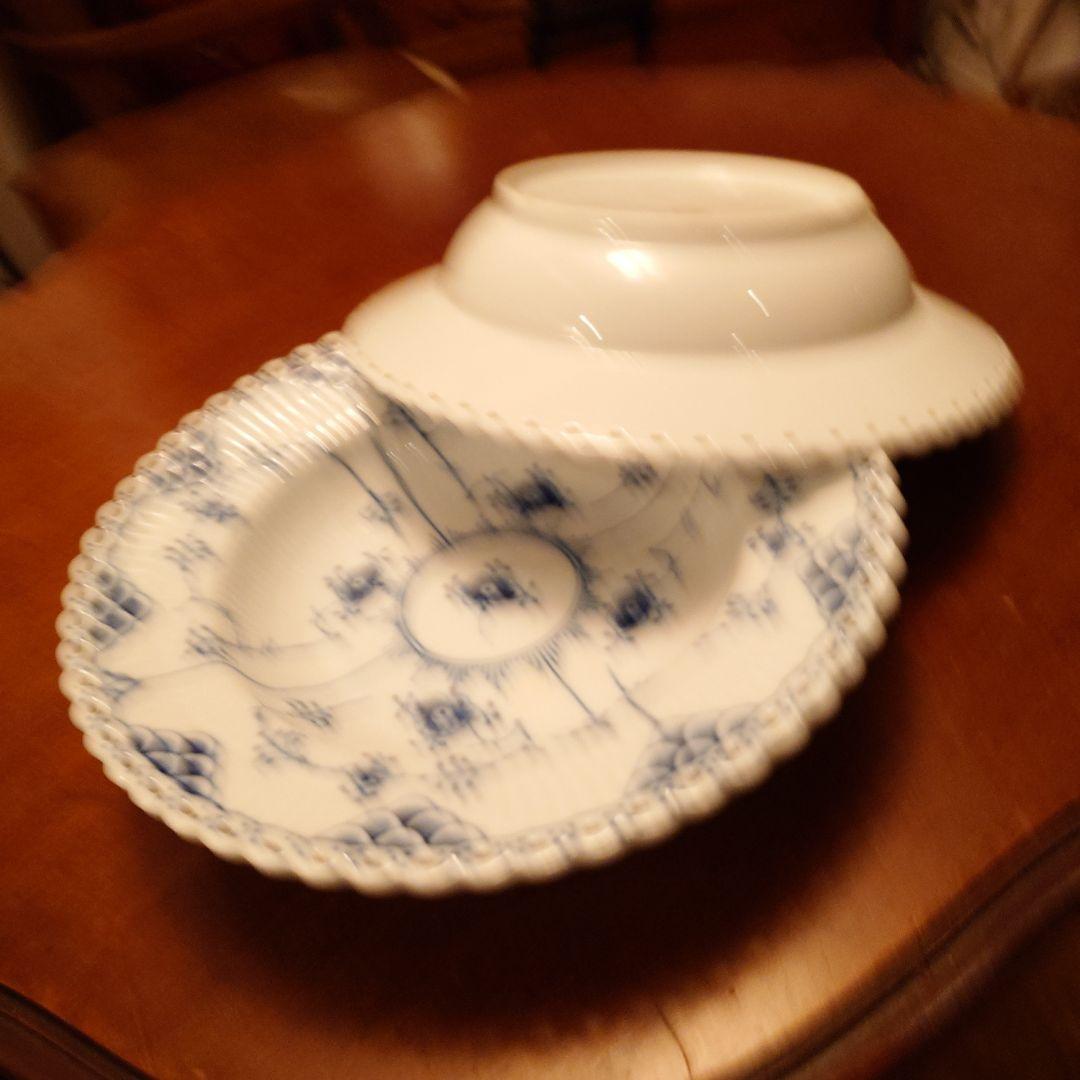 青い花模様の陶磁器深皿2枚セット