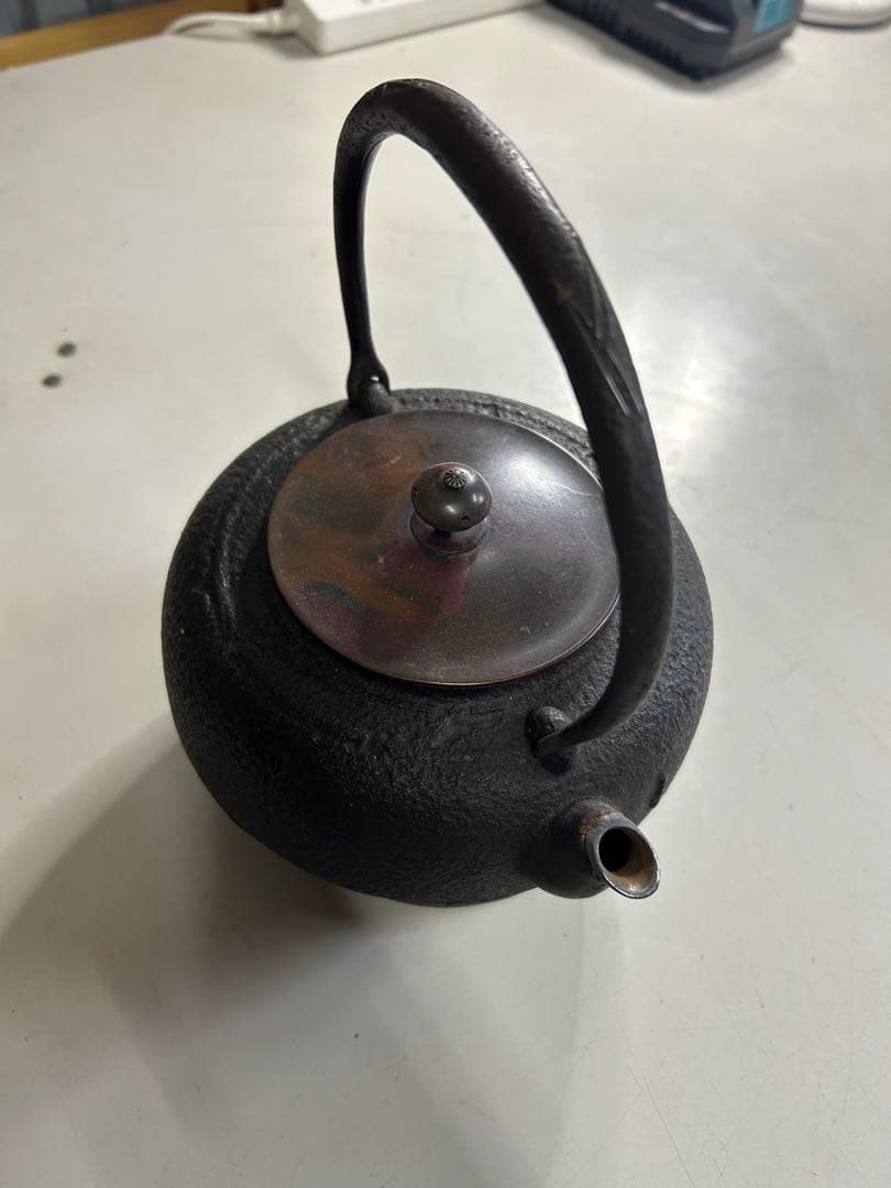 に*く様 鋳鉄製黒丸型鉄瓶　急須