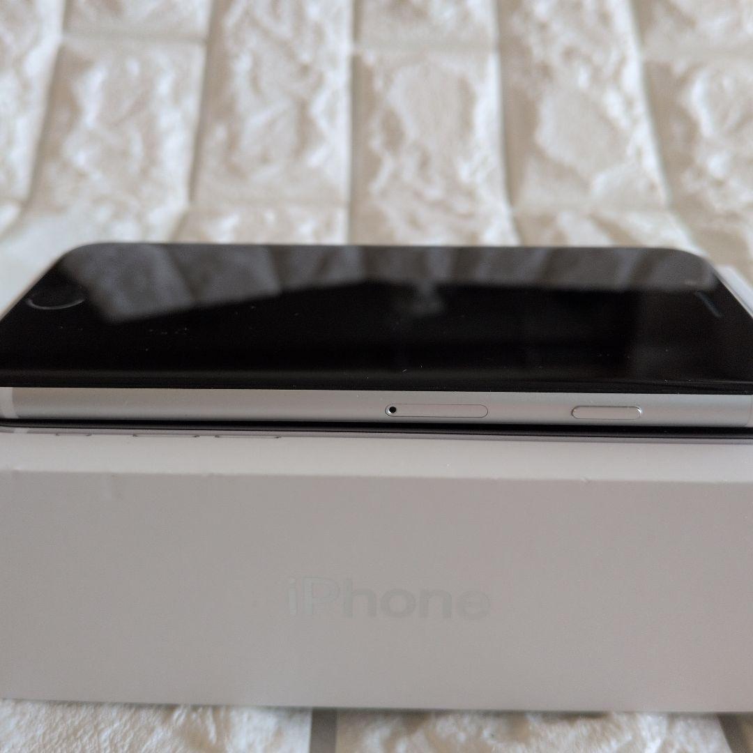 Apple iPhone SE 128GB 白　充電ケーブルバッテリー残量84%