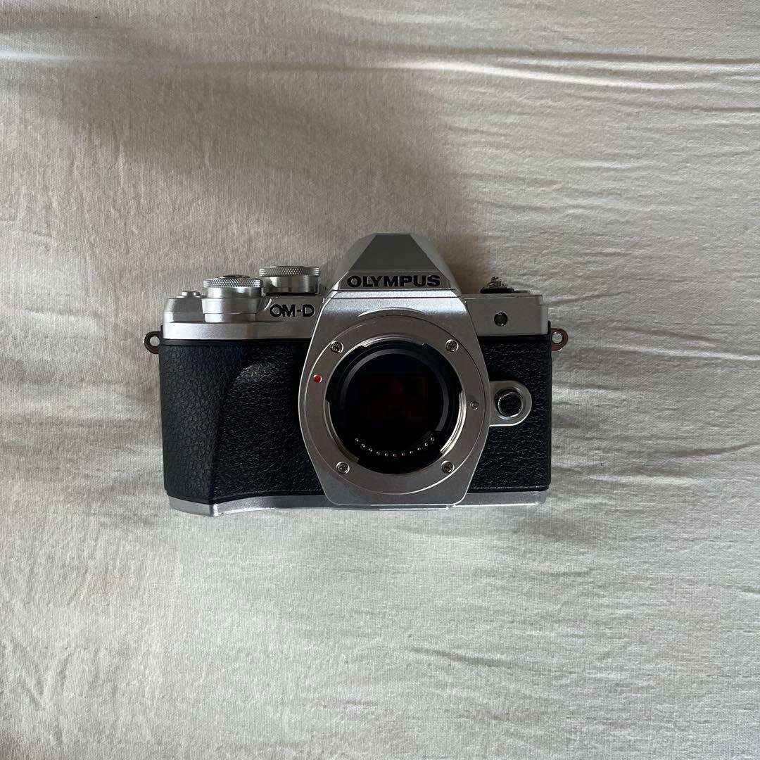 OLYMPUS OM-D E-M10 Mark III + 17mmレンズセット