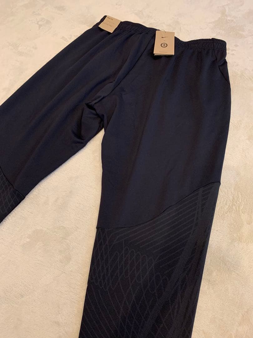 【激レア　新品未使用タグ付　完売品】チェルシー　ストライクパンツ　ニットパンツ