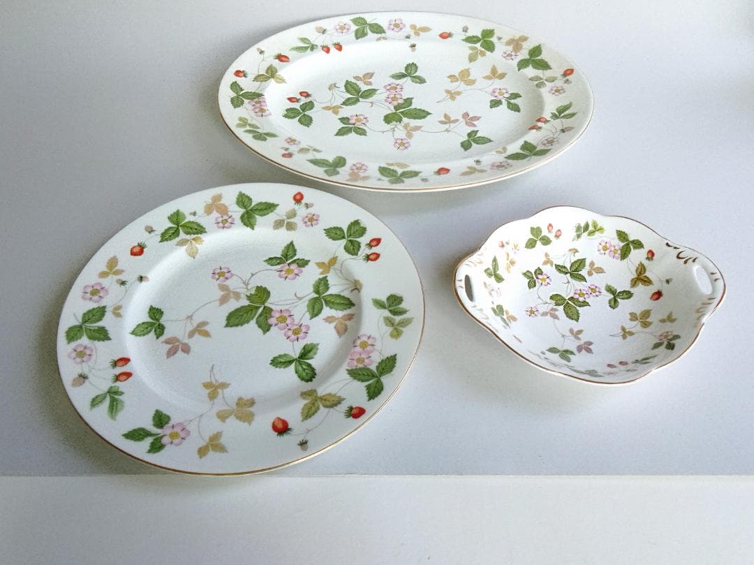 ウエッジウッド　ワイルドストロベリー　皿、紅茶・コーヒー揃い、ポットなど 37点