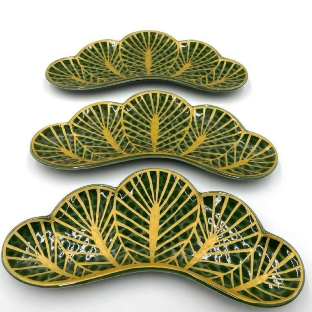 【新品】【大人気】有田焼幸楽窯　錦茶緑金松葉形前菜皿3枚セット　縁起物