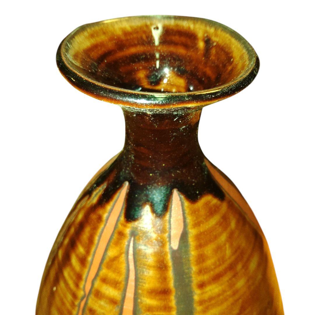 佐渡無明異焼　国三窯　鉄釉大徳利　高さ47cm　背景の物は付属しません