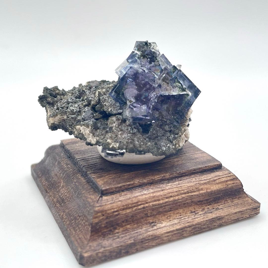 中国 ヤオガンシャン鉱山産 フローライト(母岩付)