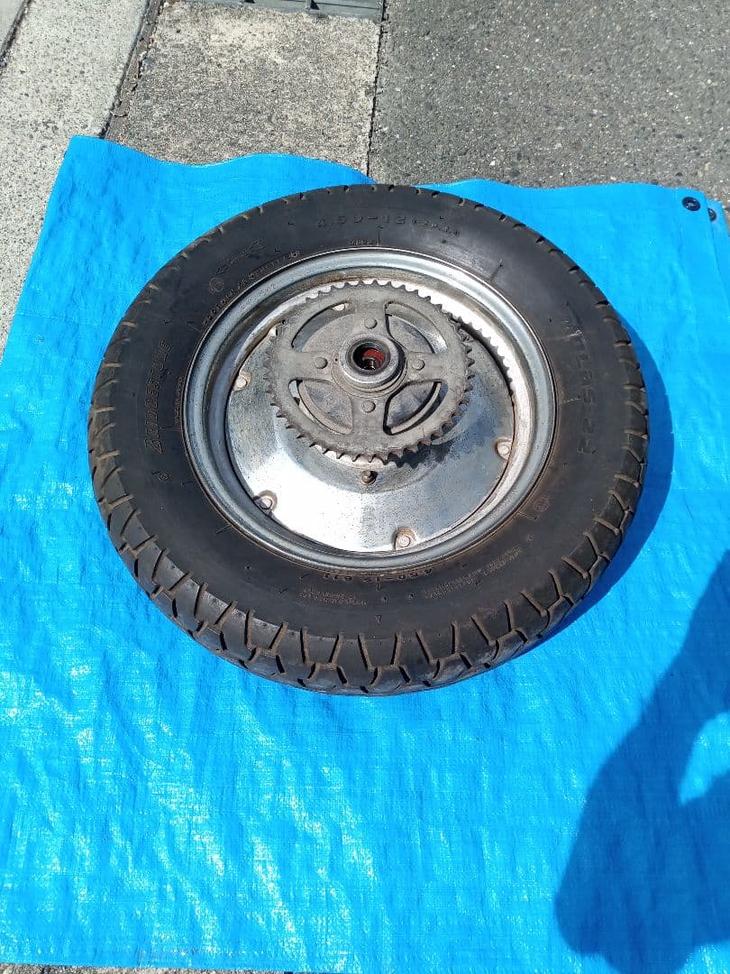 ホンダのマグナ50のリヤ−ホイールになります。