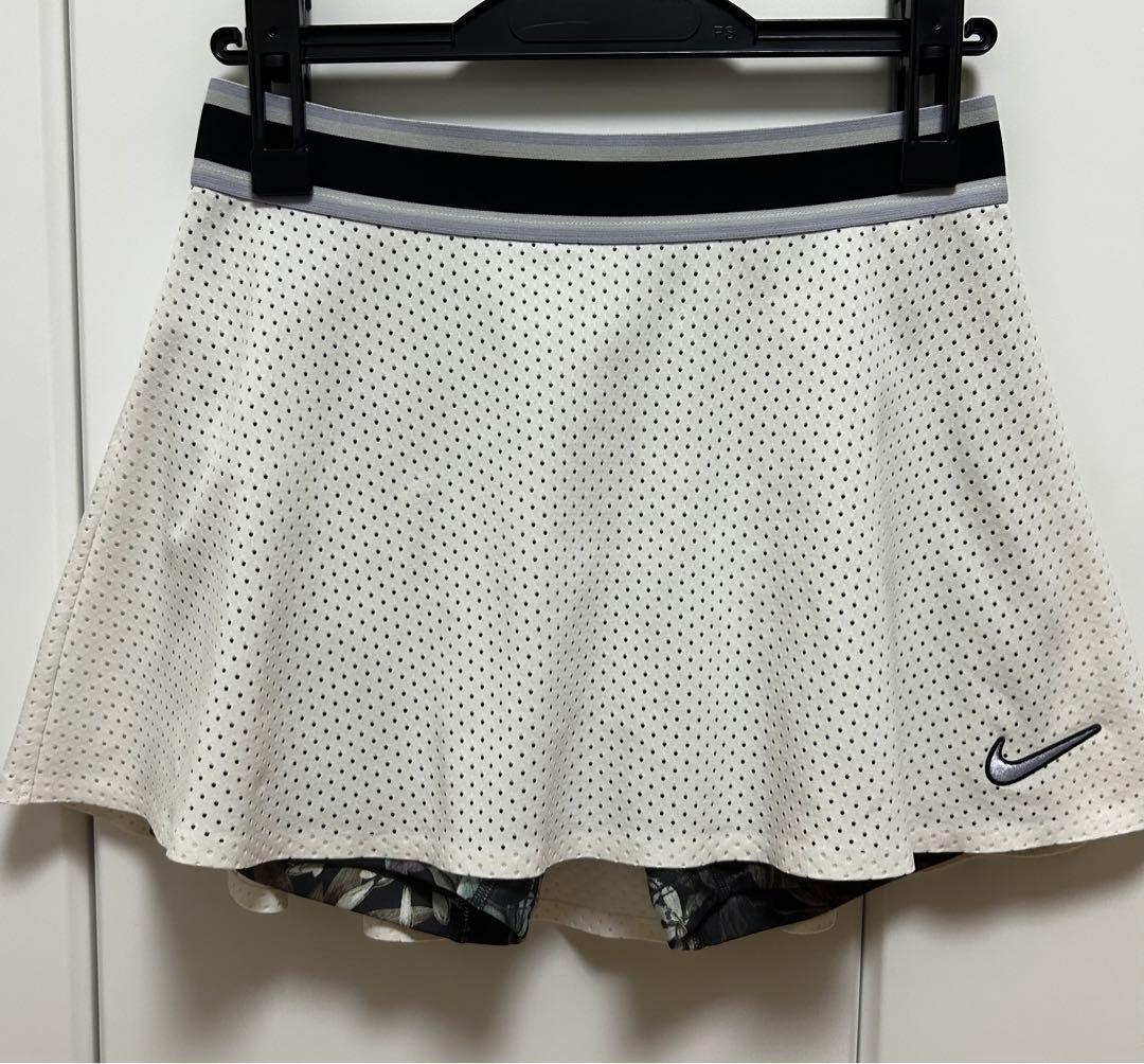 NIKE 全仏フローラルスコート