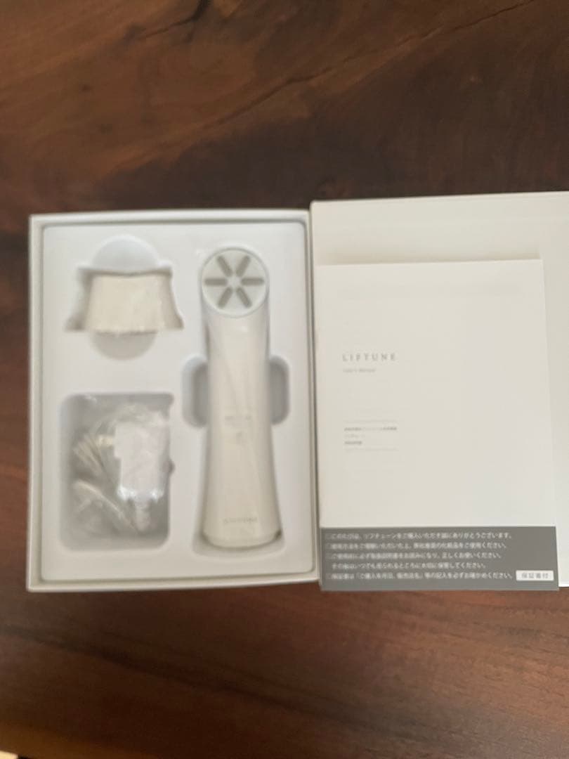 リフチューン美顔器 ホワイト伊藤超短波　【新品未使用品】